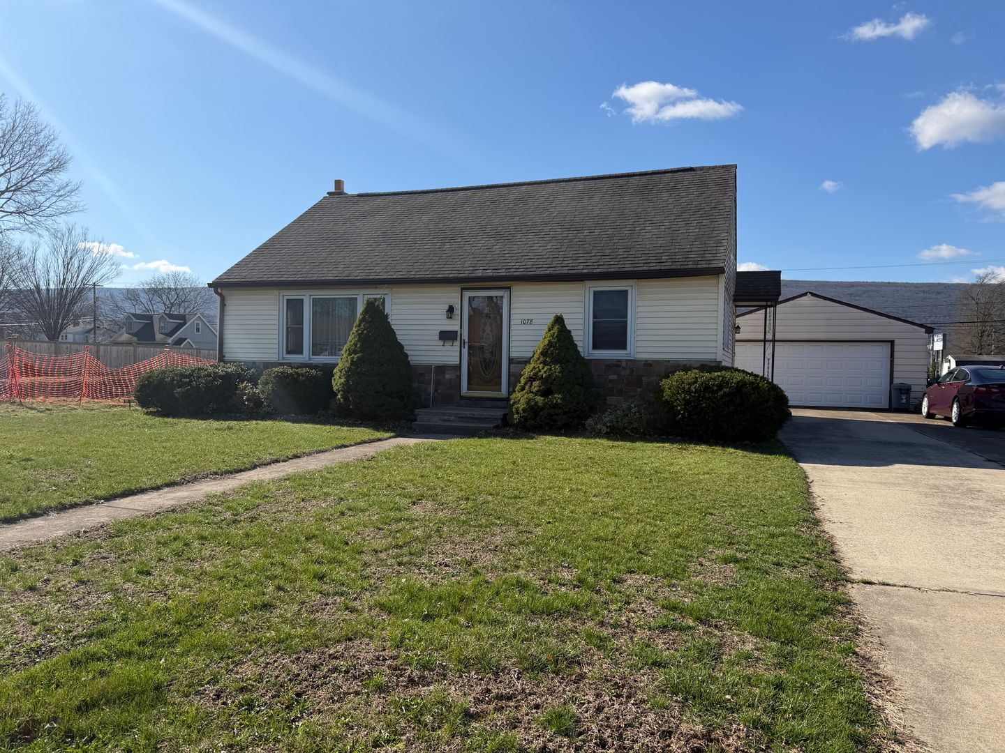 Montoursville House: 1078 Cherry St