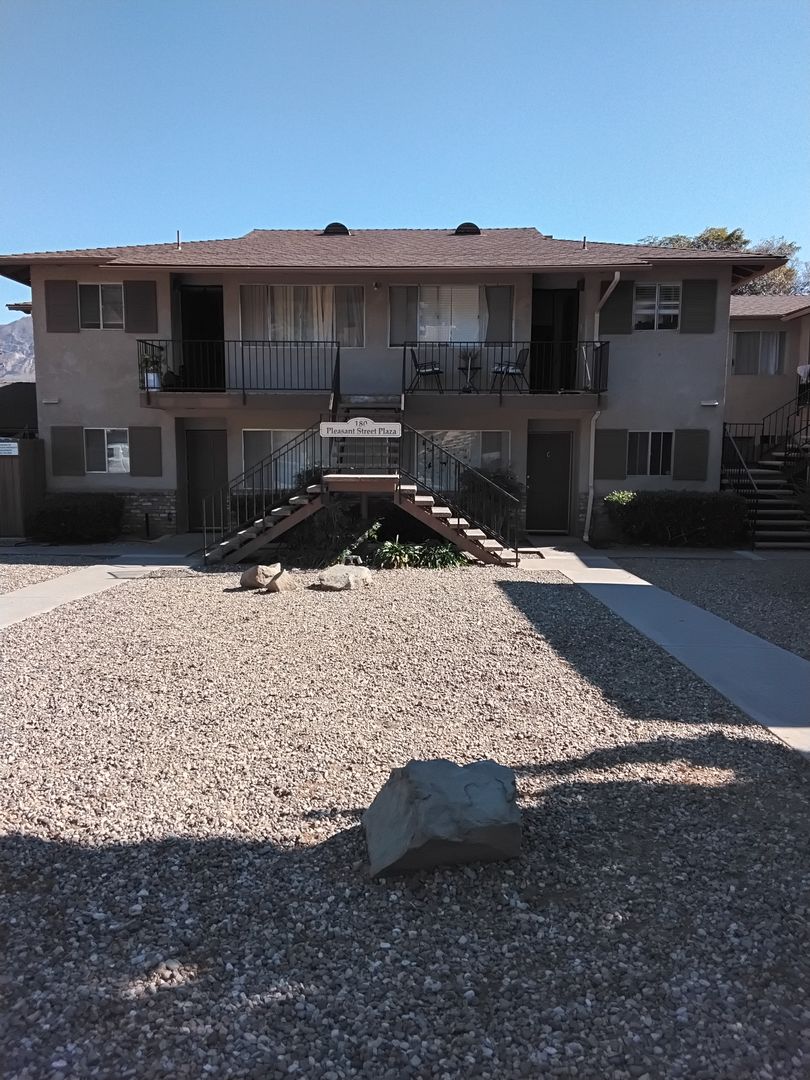 Santa Paula Apartment: 180 E. Pleasant Street #A-G