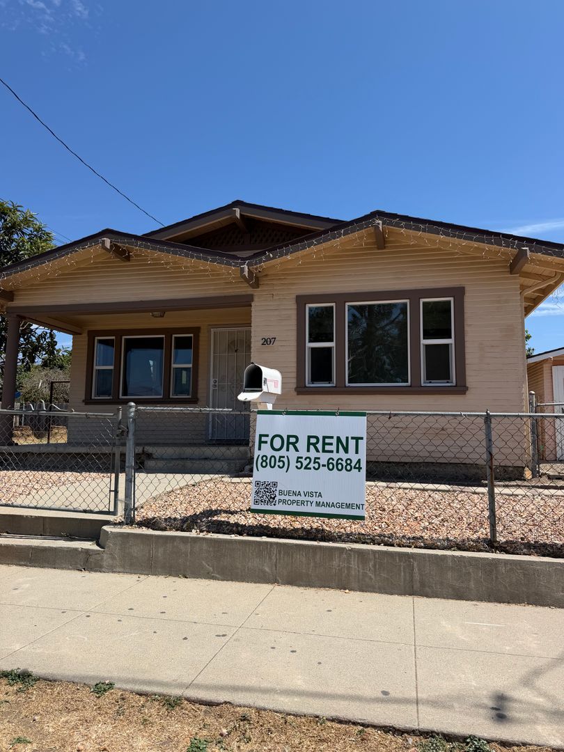 Santa Paula House: 207 N. Fifth St.