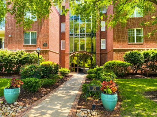 Elegant Dilworth Living Just Minutes from Uptown Charlotte – photo 1