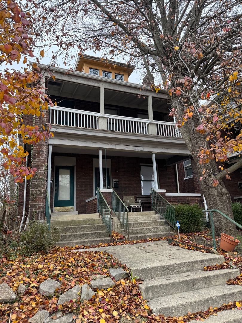 Columbus Apartment: 1766-1768 Oak Street