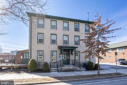 1 Bed 1 Bath Rental at 990 East High St, Pottstown, PA – photo 1