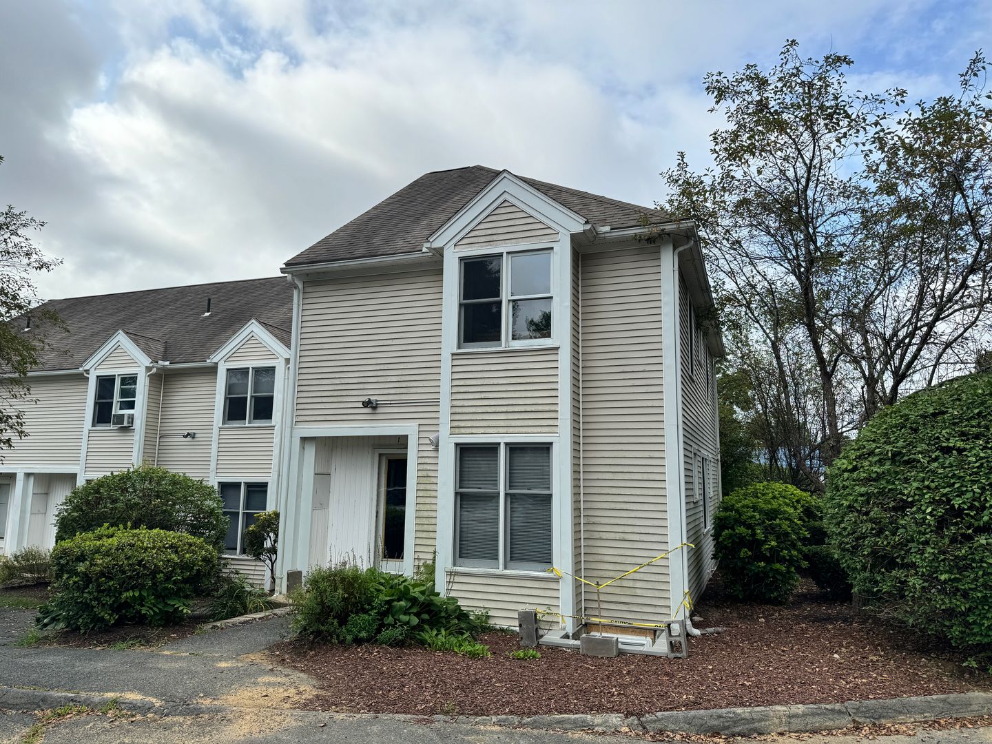 Amherst Townhome: 1 Salem Pl