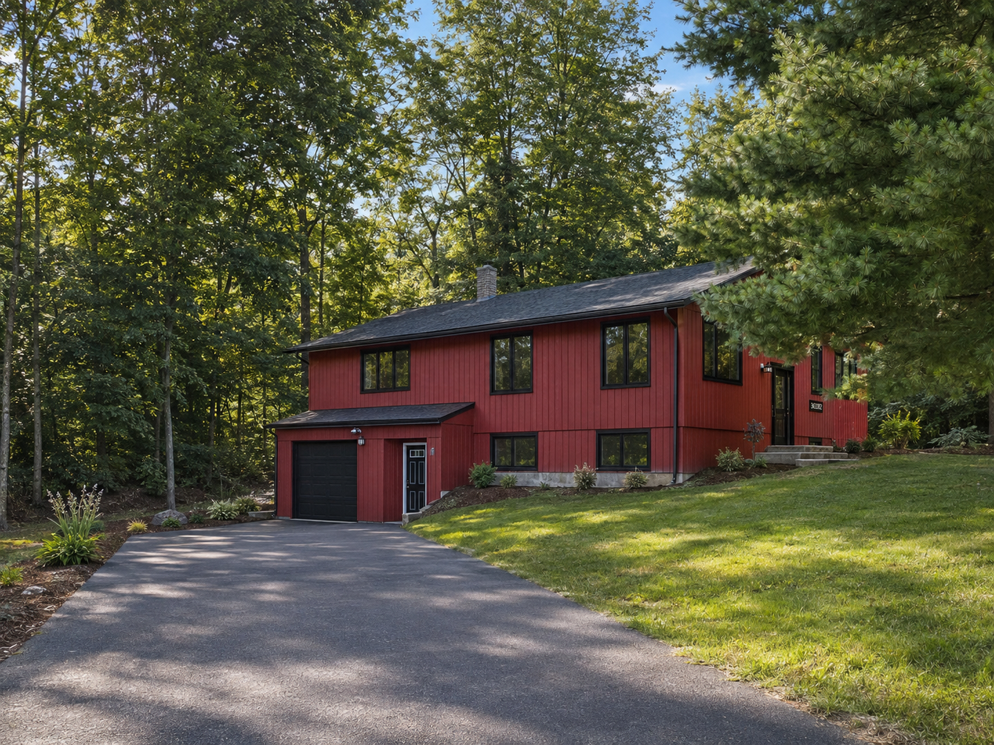 Hadley House: 64 N Maple St - 64 N Maple St