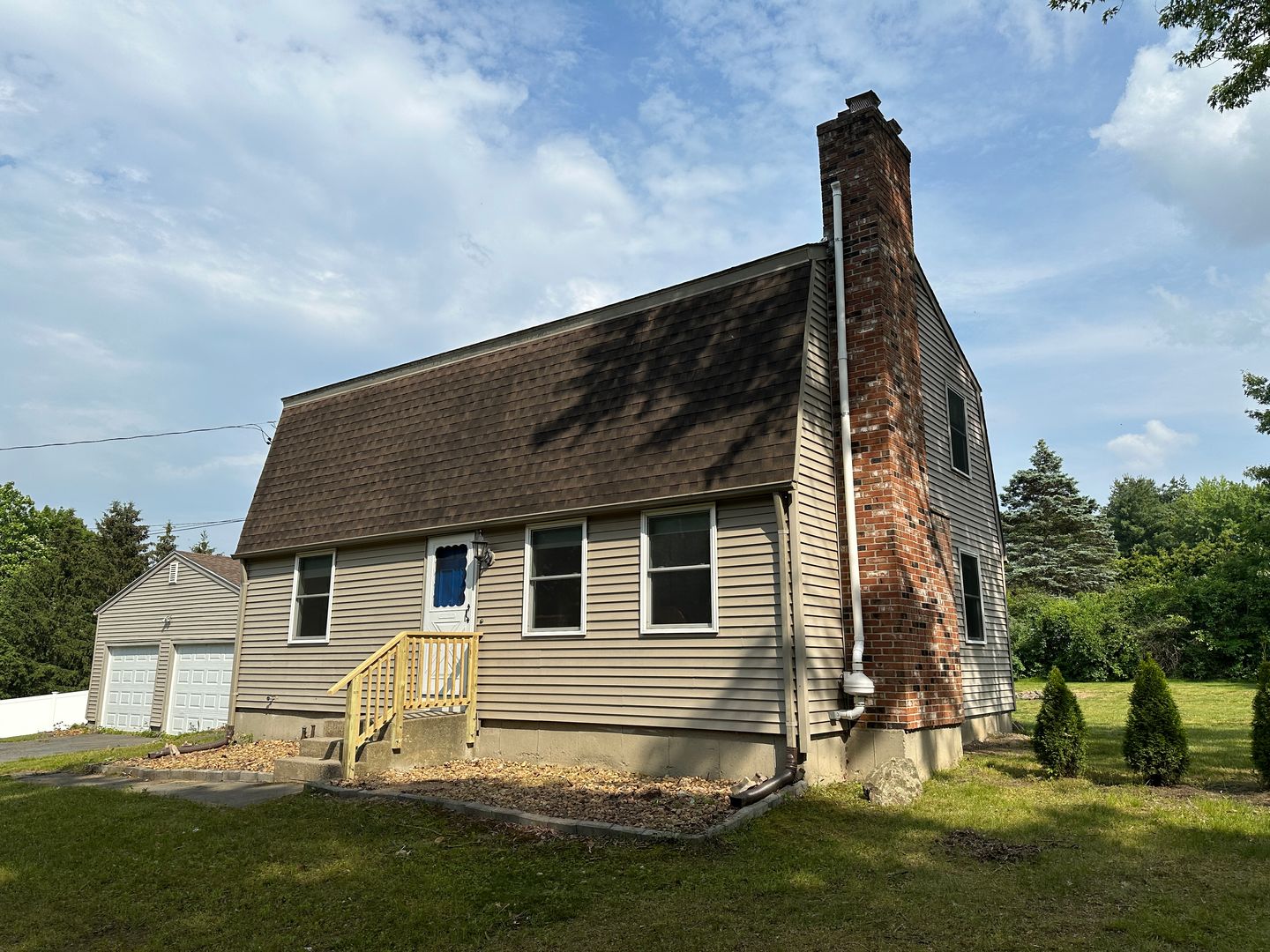 Hadley House: 169 Rocky Hill Rd