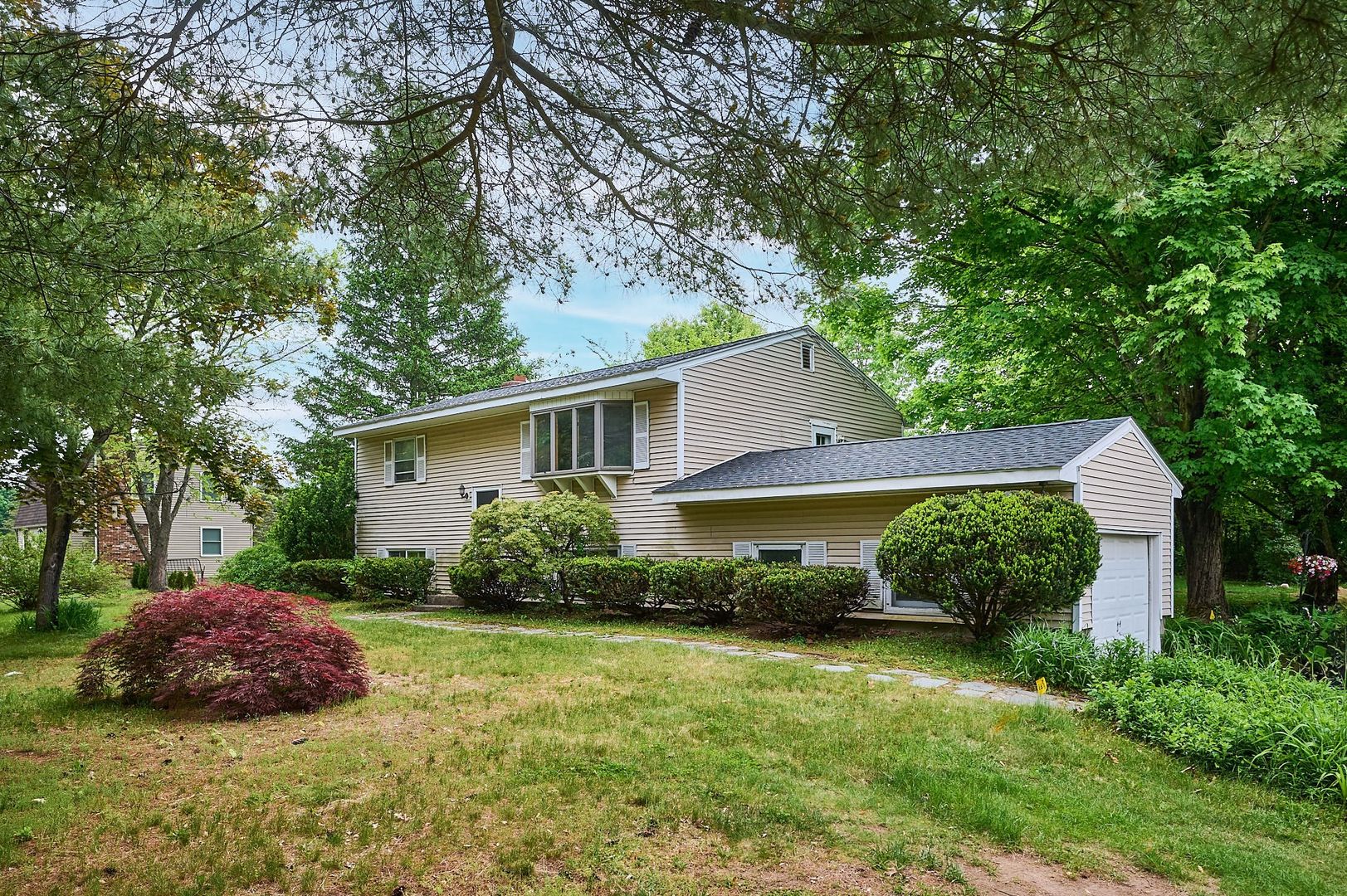 Hadley House: 167 Rocky Hill Rd