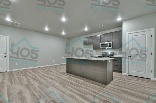 NEWLY BUILT 4 BEDROOM RENTAL – photo 1