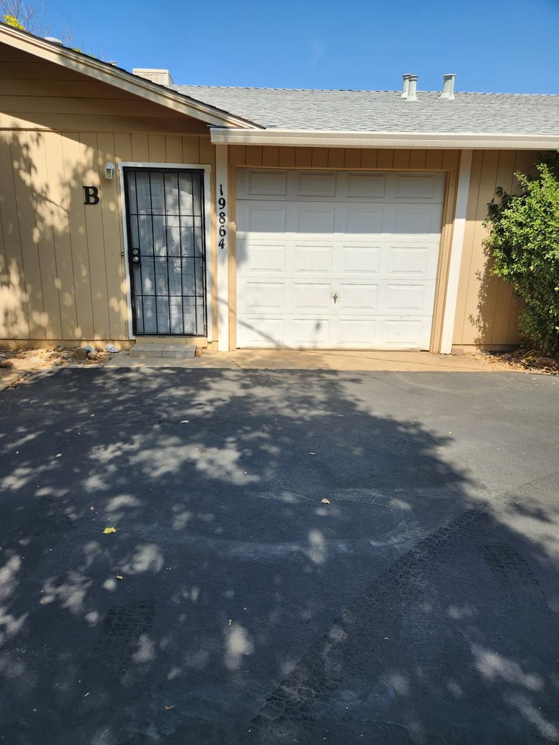 Cottonwood Apartment: 19864 Gas Point Road