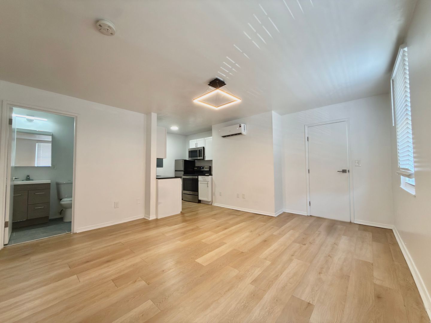 Cincinnati Apartment: 139 East Clifton Ave