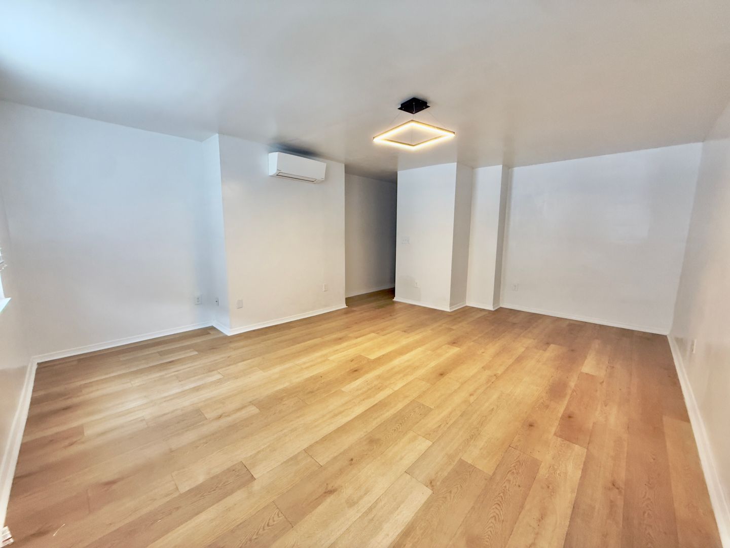 Cincinnati Apartment: 139 East Clifton Ave