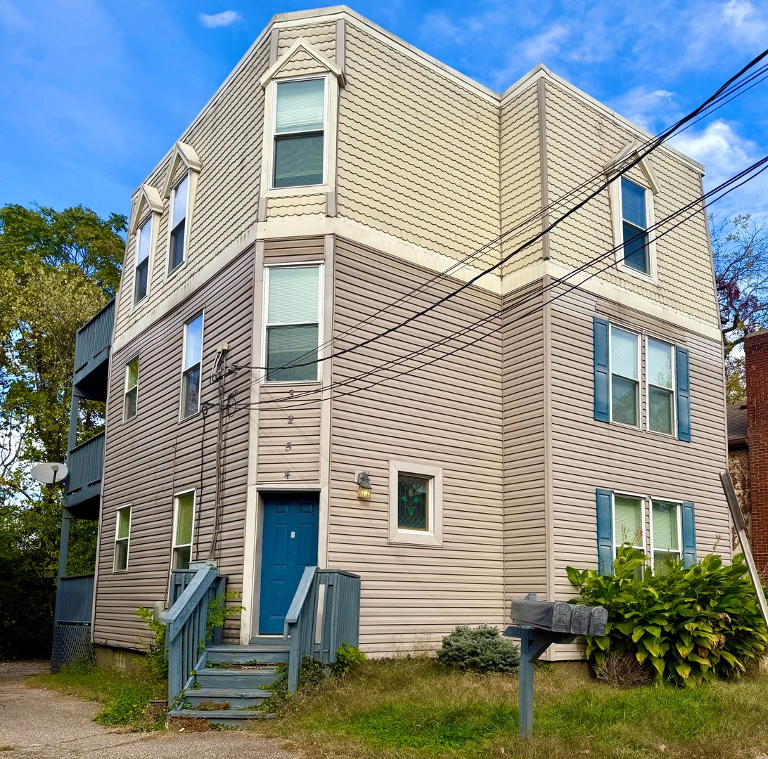 Cincinnati Apartment: 3254 Berwyn Place