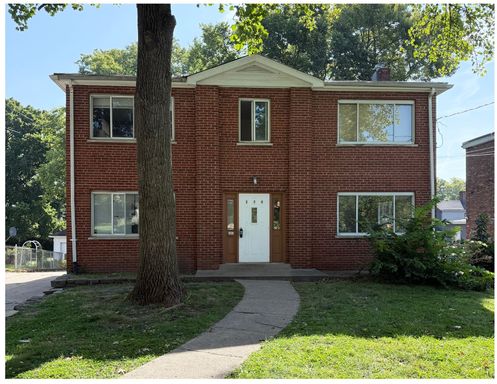Beautifully renovated 2-bedroom, 1-bathroom apartment – photo 1