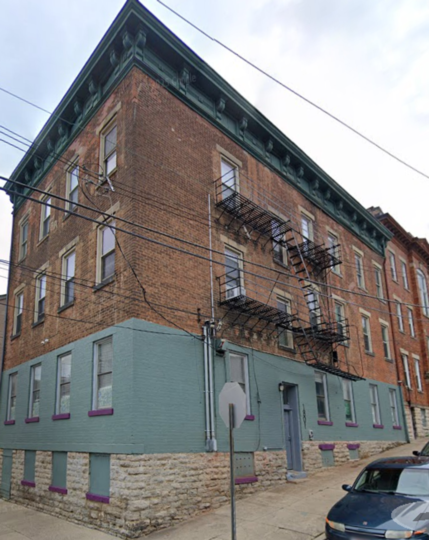 Cincinnati Apartment: 150 East Clifton Ave