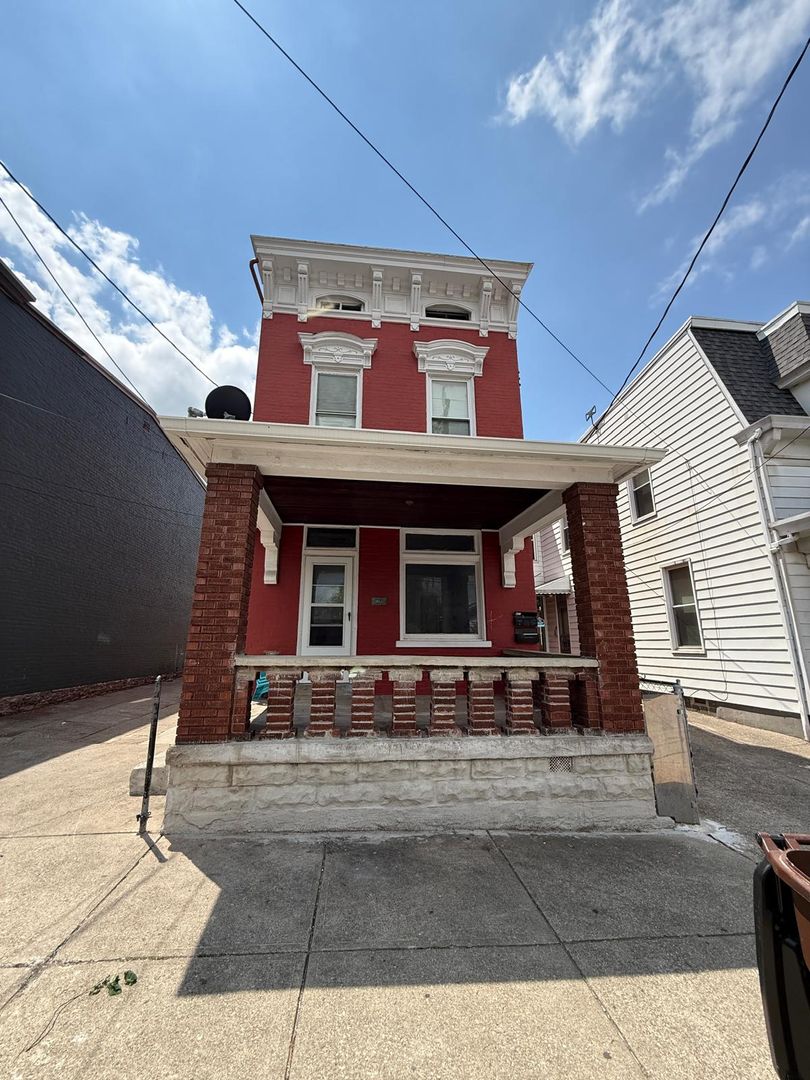 Newport Apartment: 942 Columbia Street