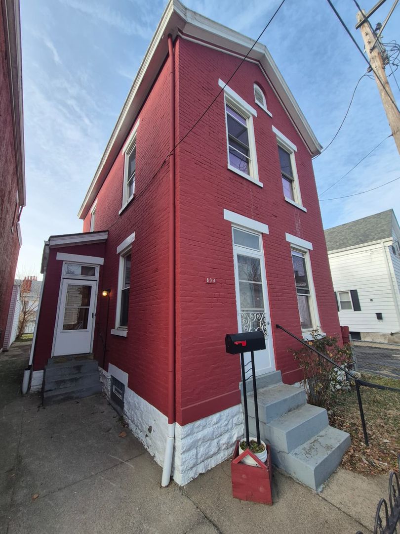 Newport House: 834 Liberty St