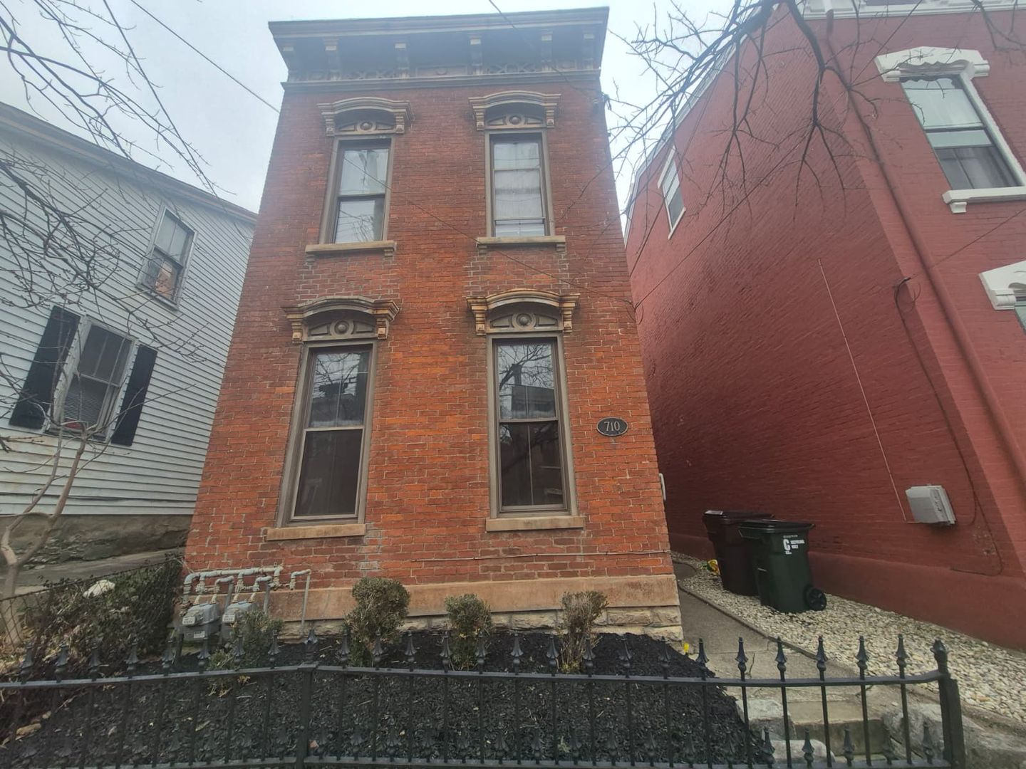 Covington Apartment: 710 Philadelphia St.