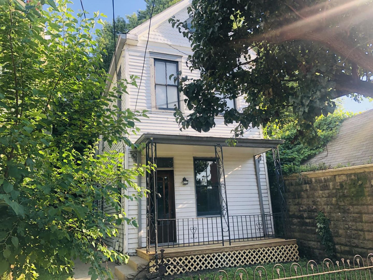 Covington Apartment: 417 Emma St