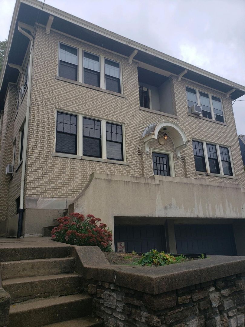 Bellevue Apartment: 150 Fairfield Ave