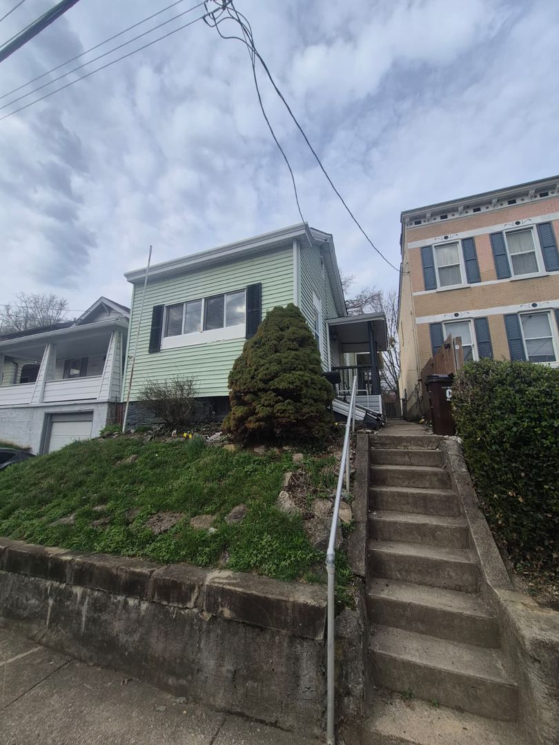 Covington House: 1327 Parkway Ave