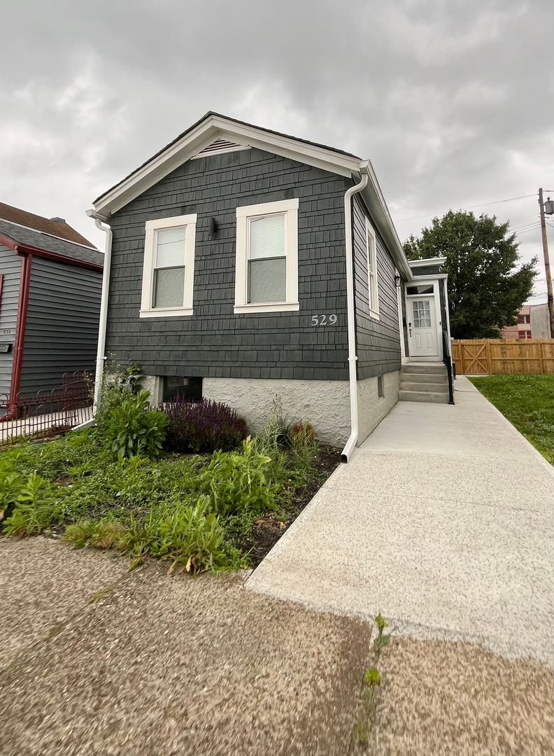 Newport House: 529 Lindsey Street