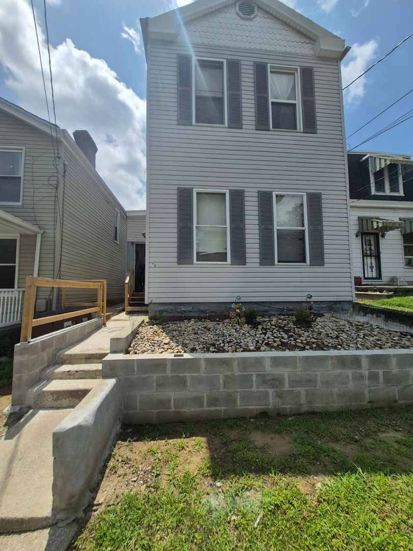 Ludlow Apartment: 23 Ash St