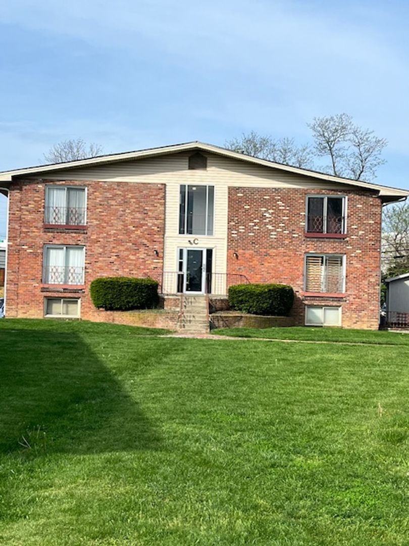 Lexington Apartment: 1708 Jennifer Road