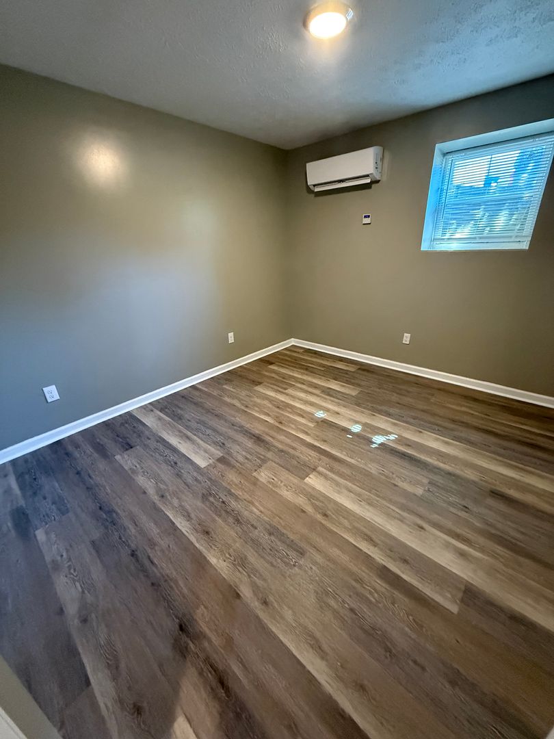 Lexington Apartment: 2066 Fairmont Court