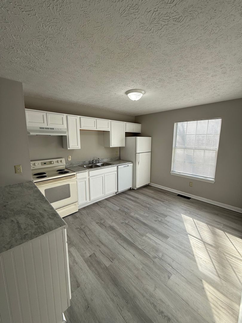 Frankfort Apartment: 247 Centennial 2