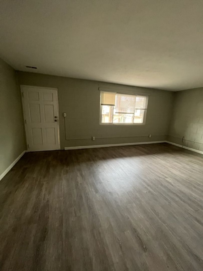 Lexington Apartment: 500 Ohio Street