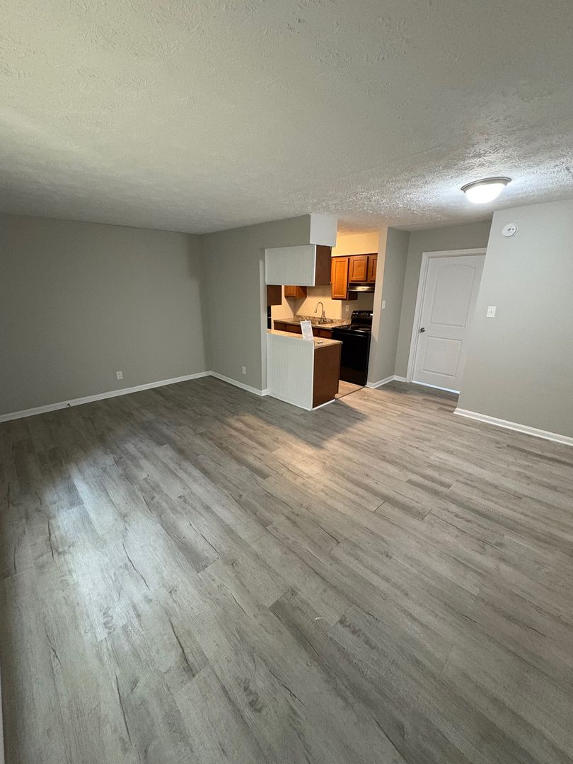 Lexington Apartment: 2017 - 2021 Cambridge Drive