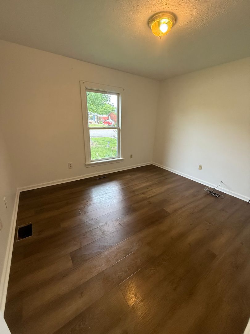 Nicholasville House: 216 Shreveport Dr.