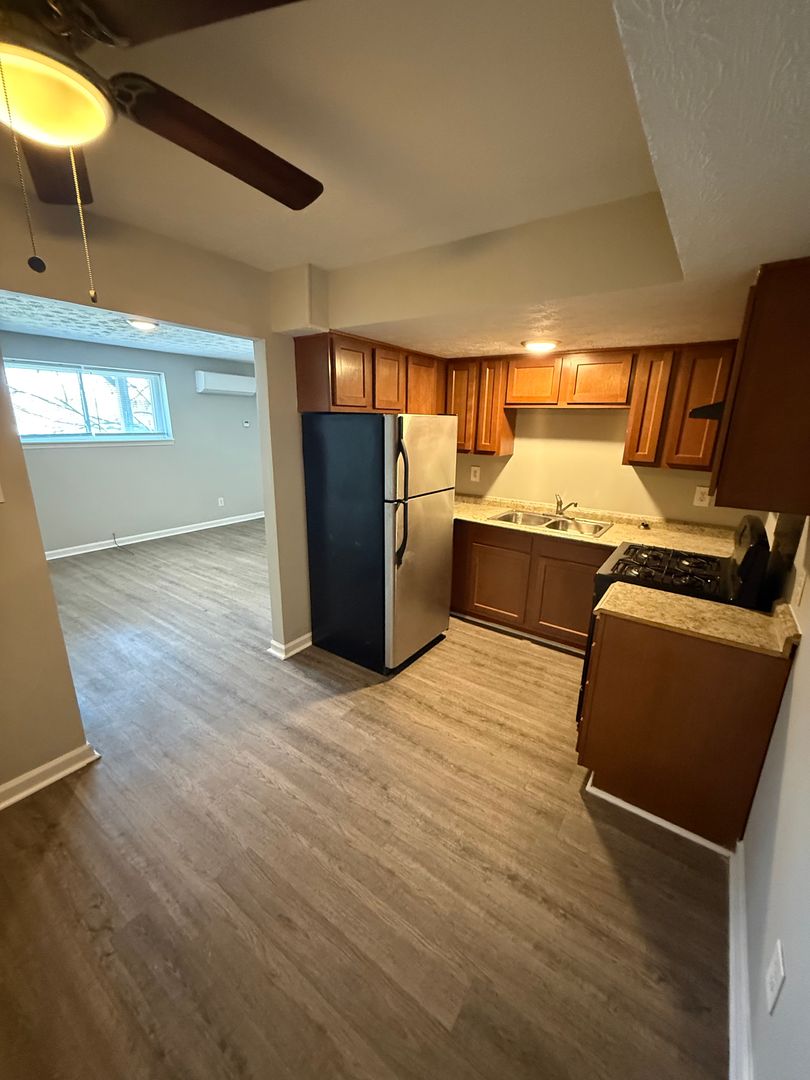 Lexington Apartment: 2066 Fairmont Court