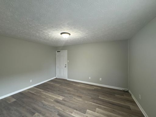 Spacious one bedroom, 1 Bedroom, 1 Bath unit near Richmond Rd! – photo 1