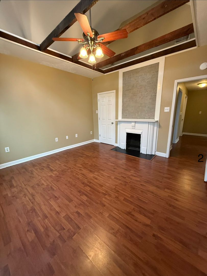 Lexington Apartment: 711 W Maxwell Street