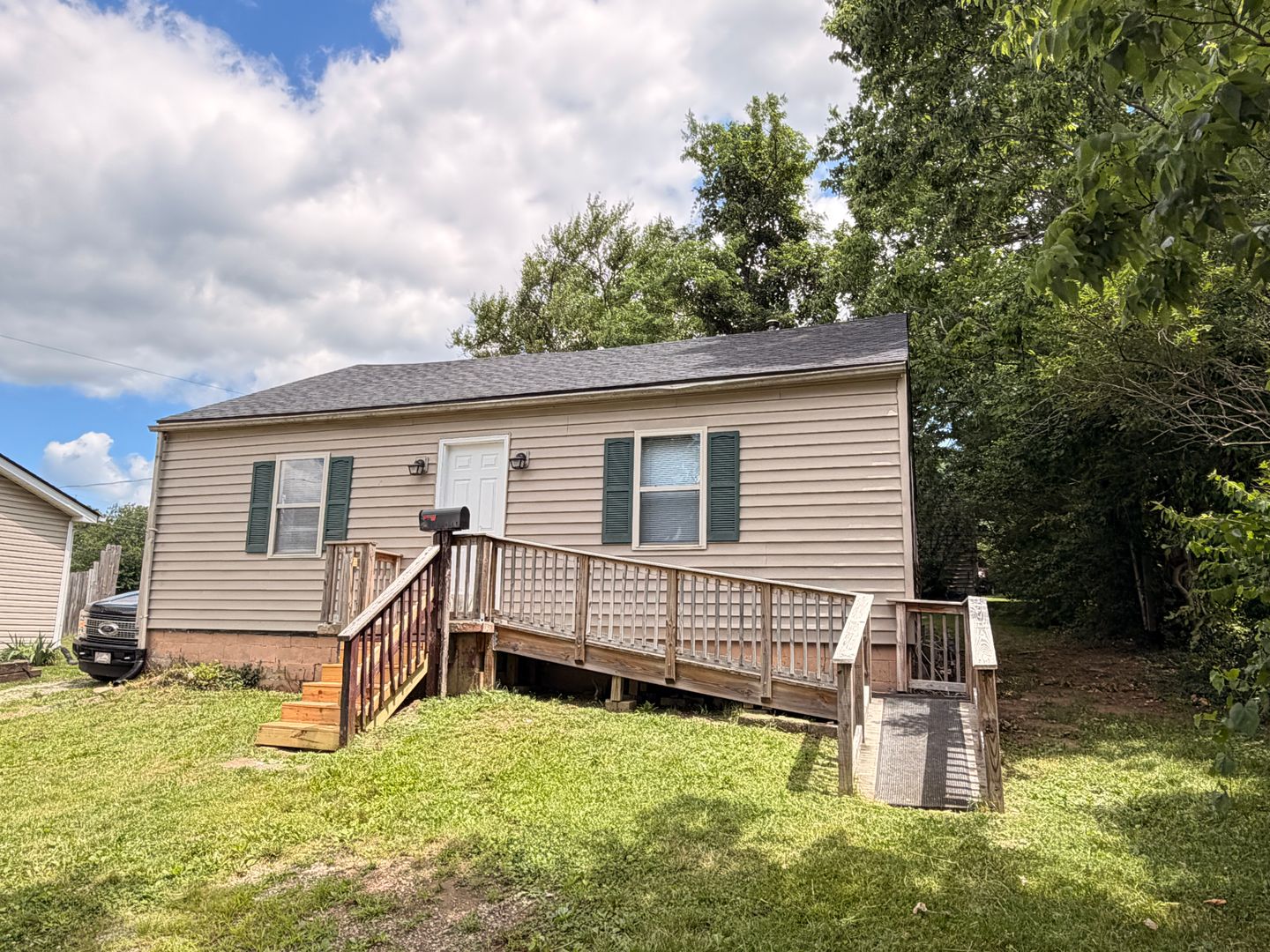 Nicholasville House: 131 Lake Street # A