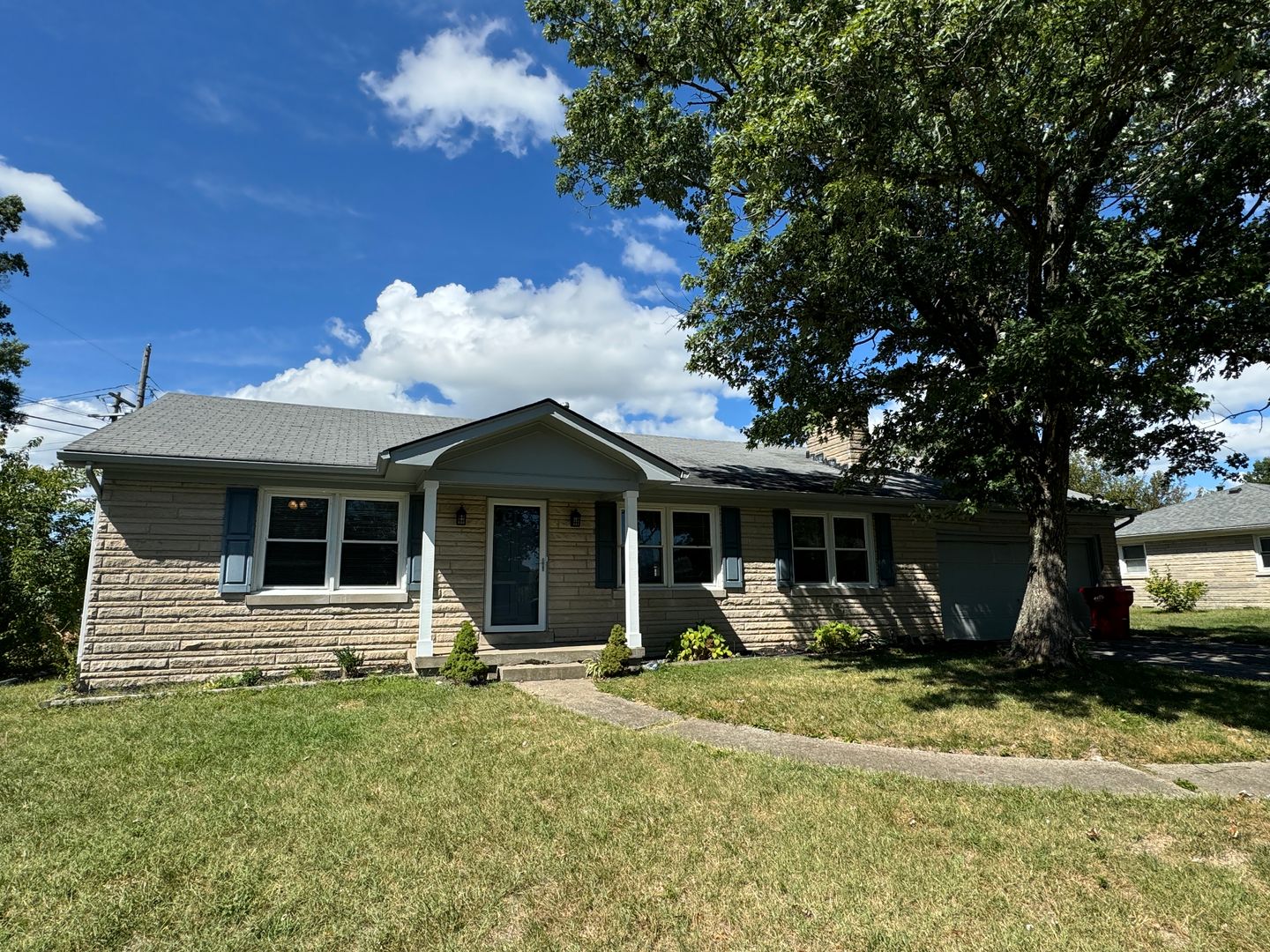 Nicholasville House: 101 Rainbow Drive