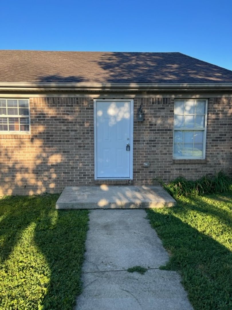 Nicholasville Townhome: 301 Parker Place