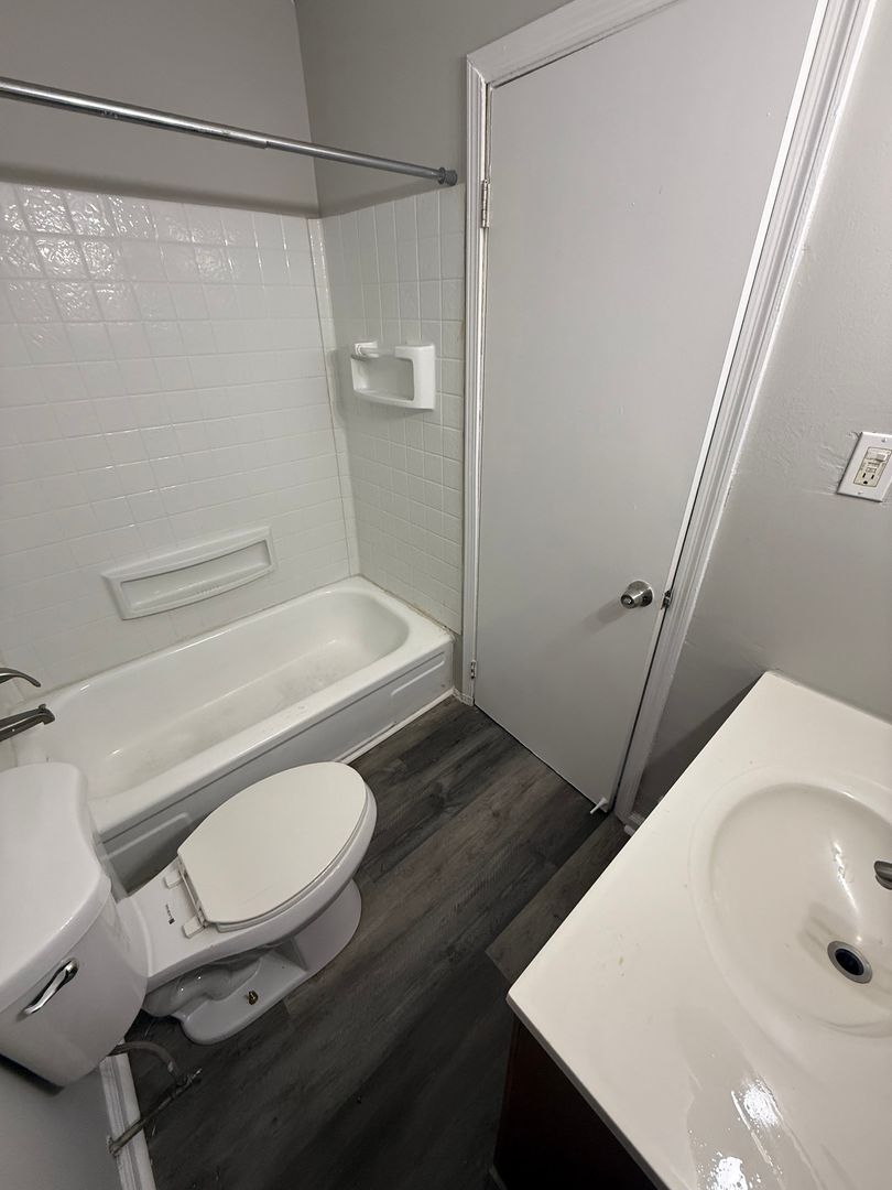Lexington Apartment: 2017 - 2021 Cambridge Drive