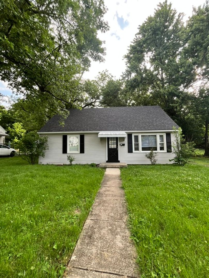 Lexington House: 1647 Strader Drive