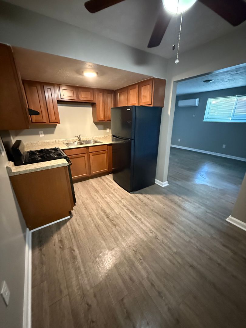 Lexington Apartment: 2066 Fairmont Court