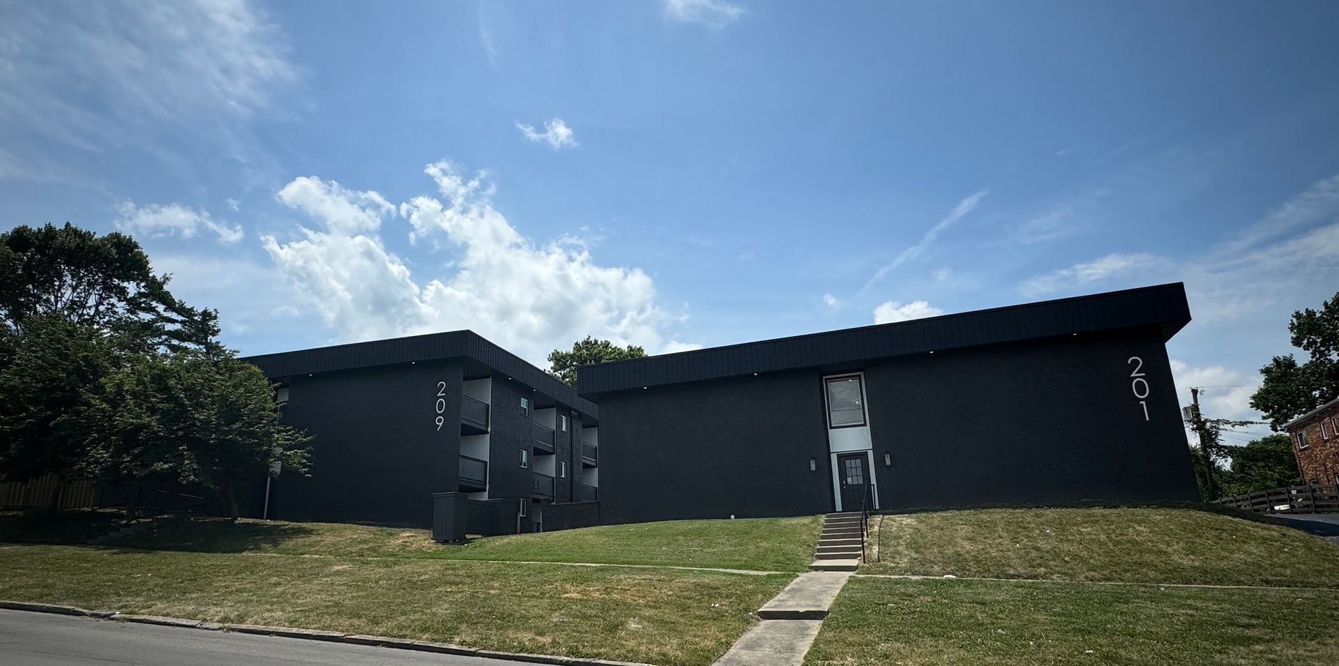 Lexington Apartment: 209 Lakeshore Dr
