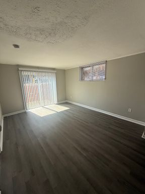Section 8 Approved! 1 Bedroom, 1 Bathroom close to public transportation in the Heart of Lexington. Application Fee Refunded after move in! – photo 1
