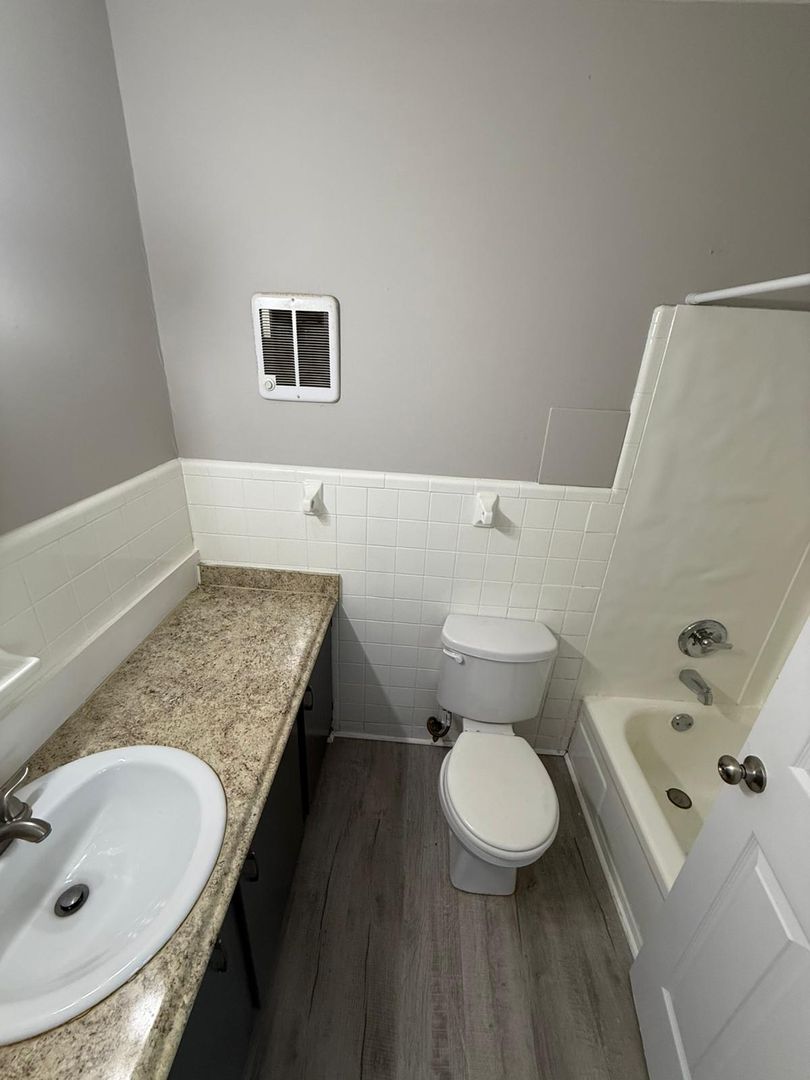 Lexington Apartment: 2017 - 2021 Cambridge Drive