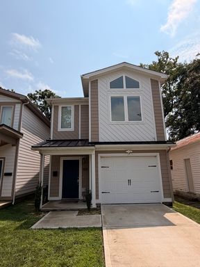 Transy & UK Students Welcome! 3 bedrooms, 2.5 baths, Fenced in! Right beside Transylvania! – photo 1