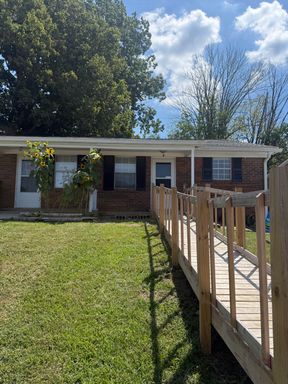 2 Bedroom, 1 Bathroom in Lexington! – photo 1