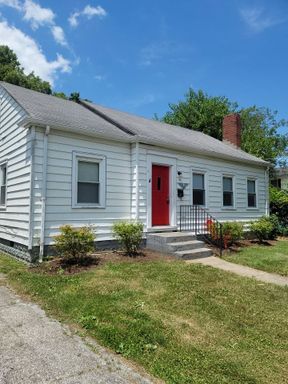 3 Bedroom, 2 Bathroom in Lexington! – photo 1