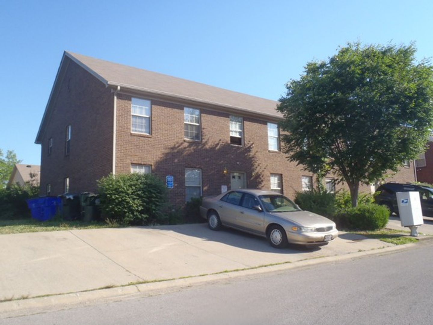 Lexington Apartment: 2824 Ryan Circle