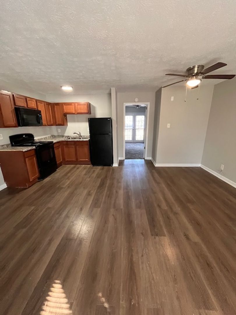Lexington Apartment: 2017 - 2021 Cambridge Drive