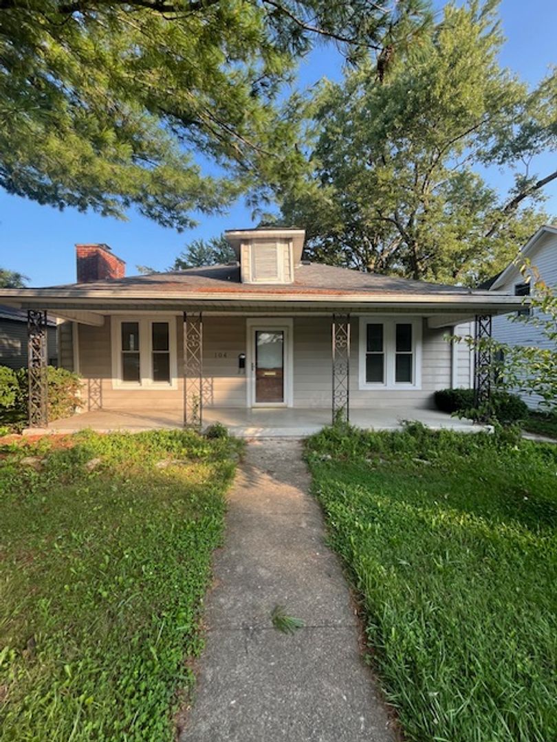 Wilmore House: 104 S Walnut St