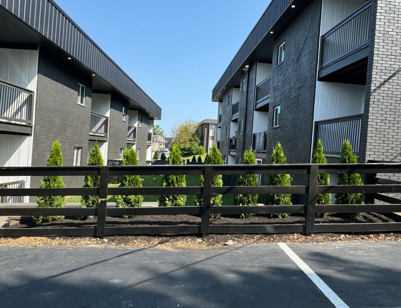 Lexington Apartment: 209 Lakeshore Dr